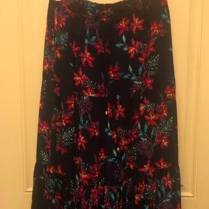 Beautiful skirt. Navy with floral. Size medium.